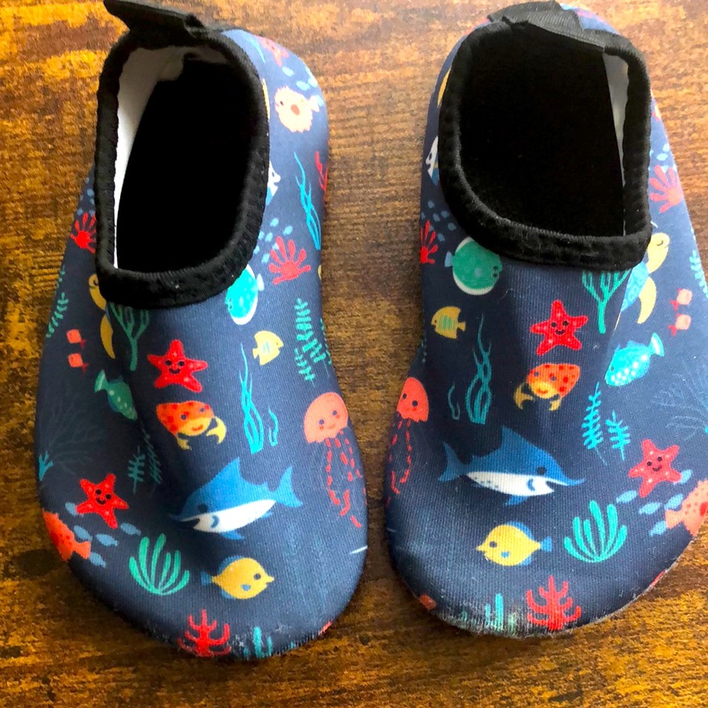 Toddler Water Shoes - size 5/6